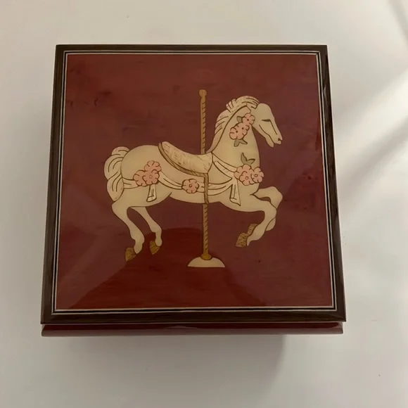 The San Francisco Music Box Company - The Sound of Music - Picture 1 of 6